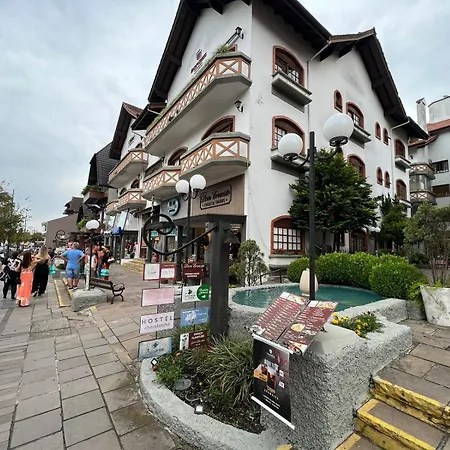 Apartamento 4 Dormitorios No Coracao De Gramado Exterior foto